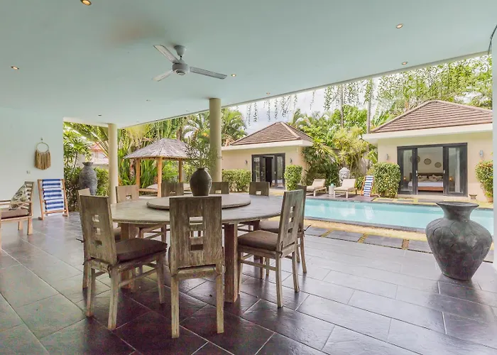 Beautiful Huge 4 Bedrooms Villa In Canggu