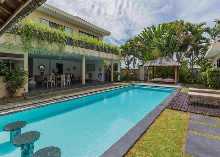 Beautiful Huge 4 Bedrooms Villa In Canggu