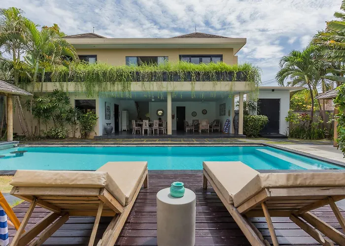 Beautiful Huge 4 Bedrooms Villa In Canggu