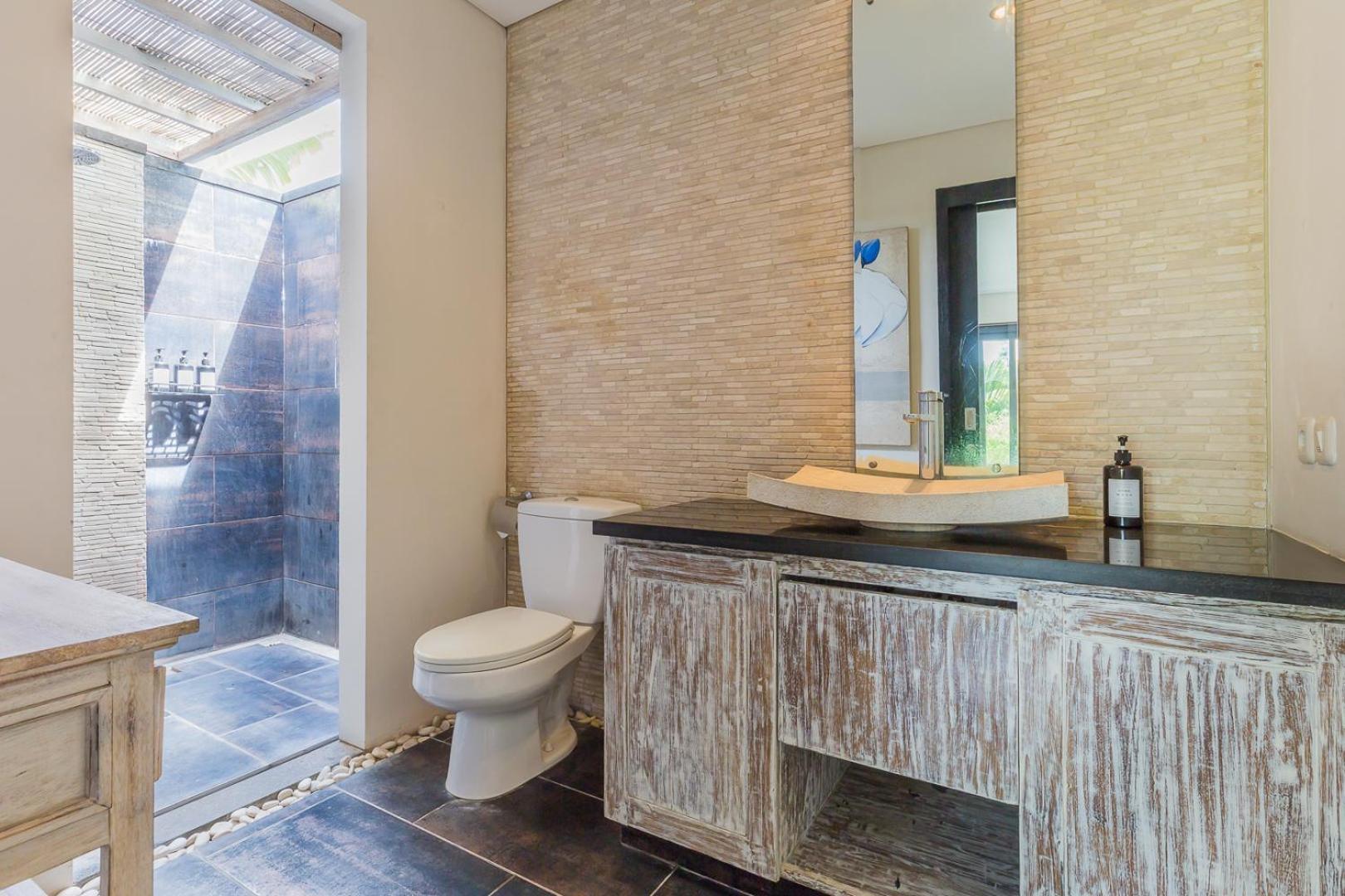 Beautiful Huge 4 Bedrooms In Villa *