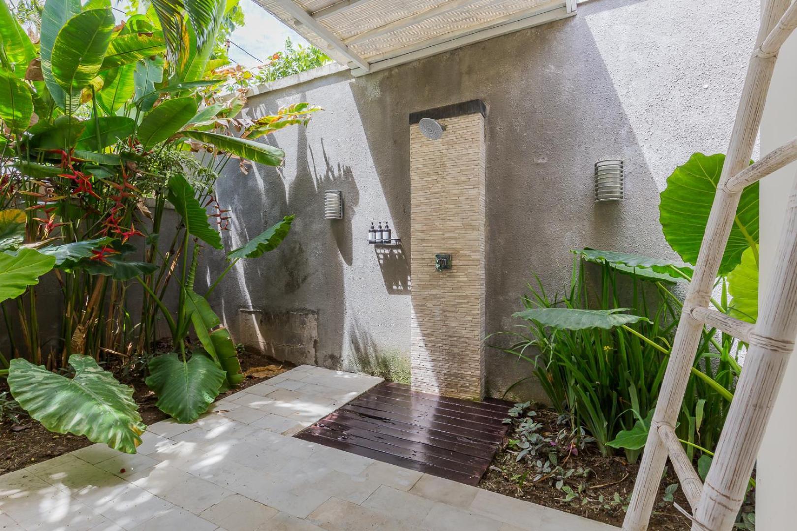 Beautiful Huge 4 Bedrooms In Villa Canggu